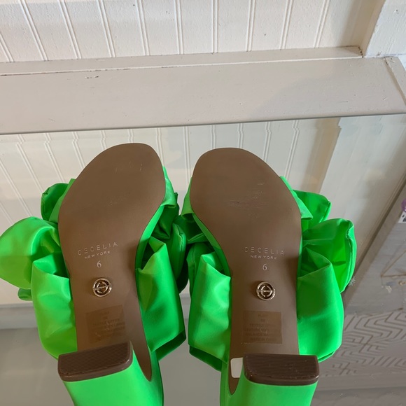 Brand new Cecelia kitten heels in Classic Green. - Picture 4 of 4